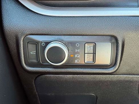 Used 2022 Ford Explorer XLT image 19