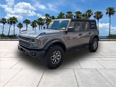 Used 2025 Ford Bronco Badlands AWD/4WD image 3