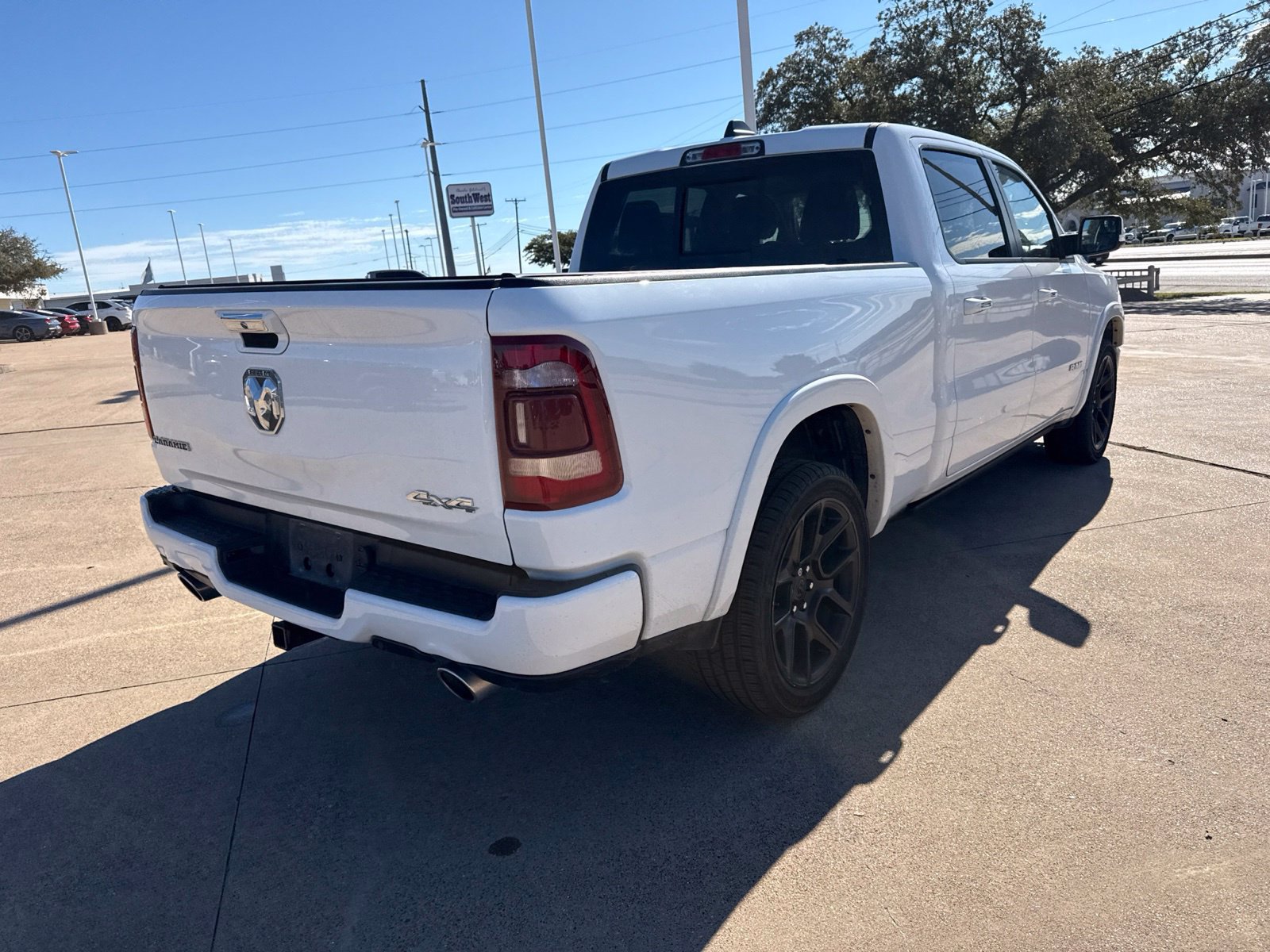 Used 2022 RAM 1500 Laramie AWD/4WD image 7