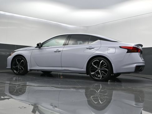 Used 2023 Nissan Altima 2.5 SR w/ SR Premium Package FWD image 42
