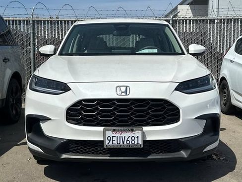 Used 2023 Honda HR-V LX image 3
