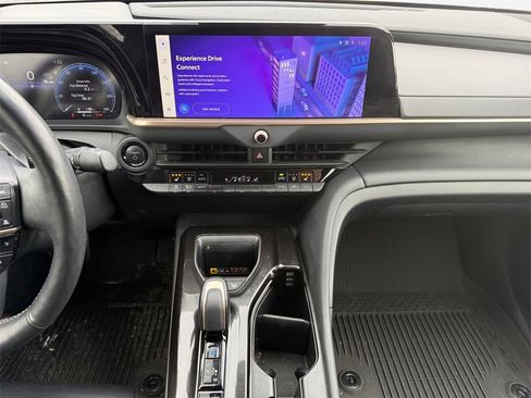 Used 2024 Toyota Crown Platinum image 21