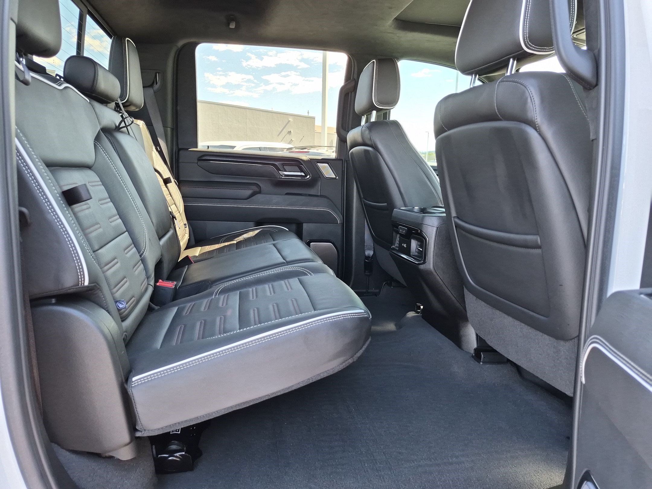 Used 2024 GMC Sierra 2500 AT4X AWD/4WD image 31