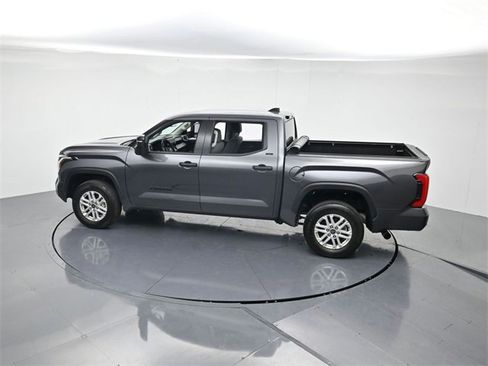 Used 2022 Toyota Tundra SR5 w/ SR5 Convenience Package image 43