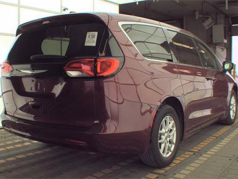 Used 2023 Chrysler Voyager LX FWD image 4