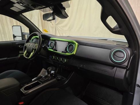 Used 2020 Toyota Tacoma TRD Off-Road image 31