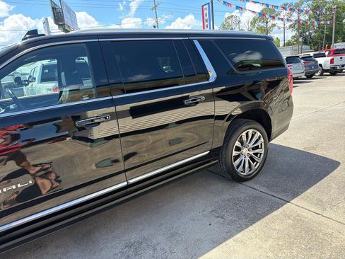 Used 2021 GMC Yukon XL Denali w/ Denali Premium Package RWD image 5