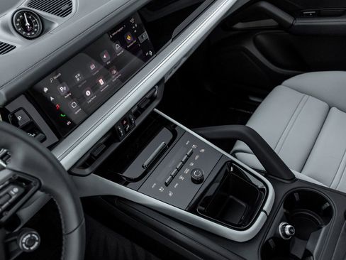 Certified 2026 Porsche Cayenne Coupe AWD/4WD image 31