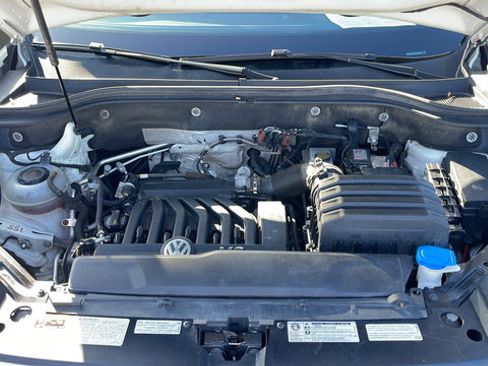 Used 2018 Volkswagen Atlas SEL w/ R-Line Package AWD/4WD image 28