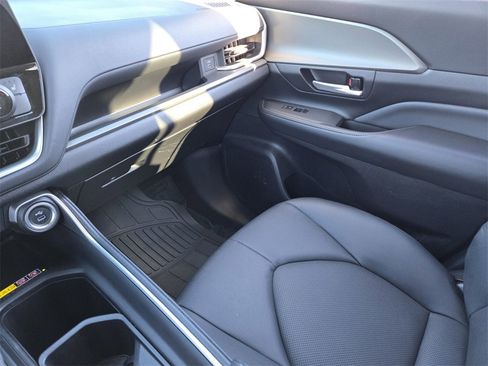 Used 2025 Toyota Grand Highlander AWD image 30