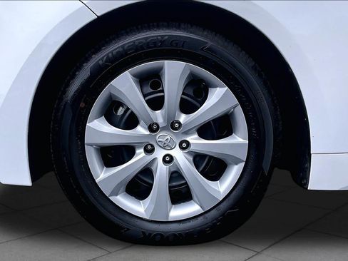 Used 2025 Toyota Corolla LE FWD image 11