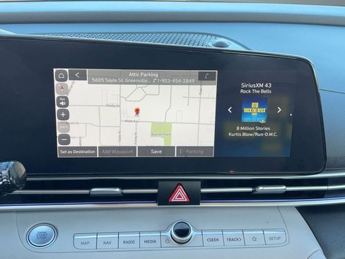 Used 2024 Hyundai Elantra Limited image 25