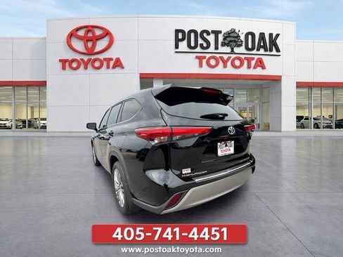 Used 2023 Toyota Highlander Platinum AWD/4WD image 5