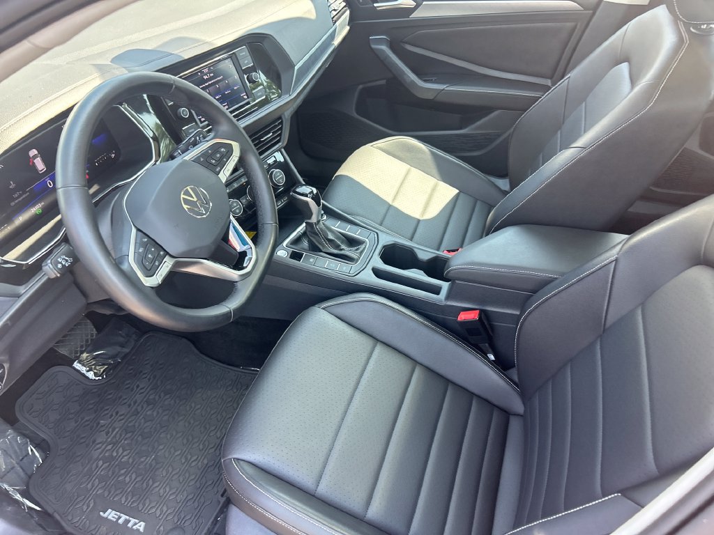 Used 2023 Volkswagen Jetta SE w/ Panoramic Sunroof Package FWD image 11