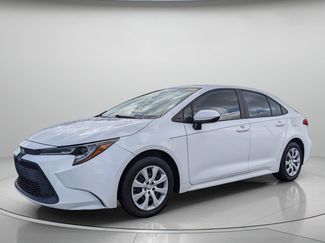 Used 2020 Toyota Corolla LE FWD video 2