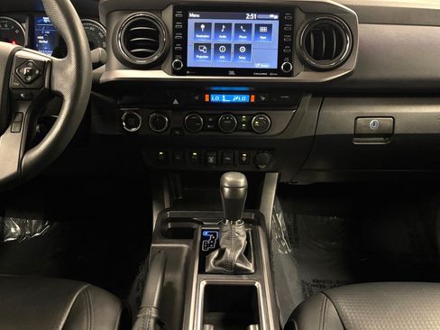Used 2022 Toyota Tacoma TRD Sport w/ TRD Premium Sport Package AWD/4WD image 15