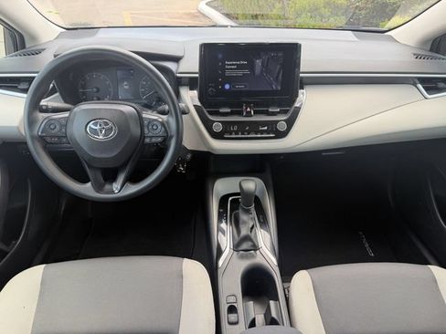 Used 2025 Toyota Corolla LE FWD image 9