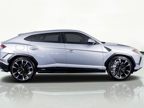 Used 2024 Lamborghini Urus S image 3