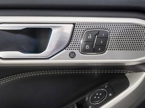 Used 2022 Ford Explorer Limited w/ Equipment Group 301A image 22