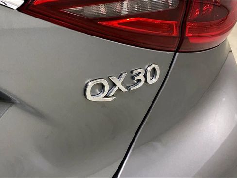 Used 2017 INFINITI QX30 w/ Cargo Package FWD image 29