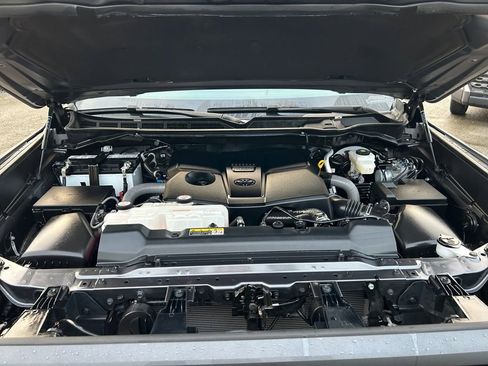 Used 2024 Toyota Tundra Limited w/ TRD Off-Road Package image 29