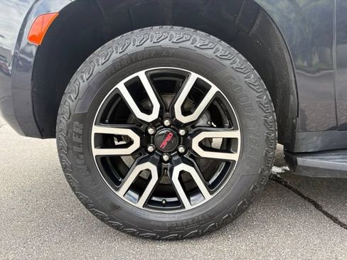Used 2023 GMC Yukon XL AT4 AWD/4WD image 15
