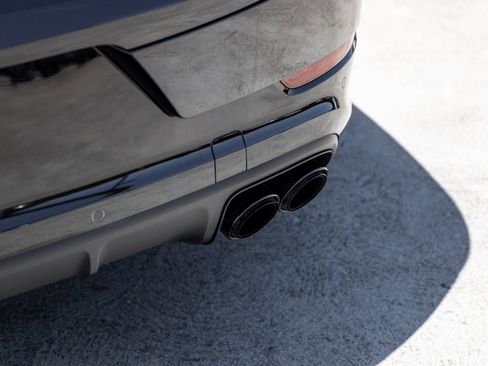 Certified 2022 Porsche Cayenne Turbo S AWD/4WD image 21