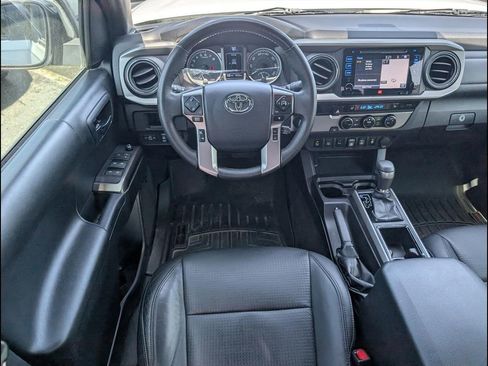 Used 2018 Toyota Tacoma Limited RWD image 9