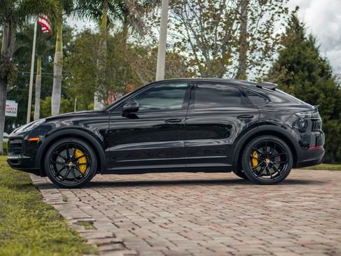 Used 2023 Porsche Cayenne Turbo GT AWD/4WD image 2