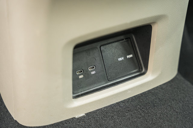 Used 2025 Volkswagen Atlas SE AWD/4WD image 42