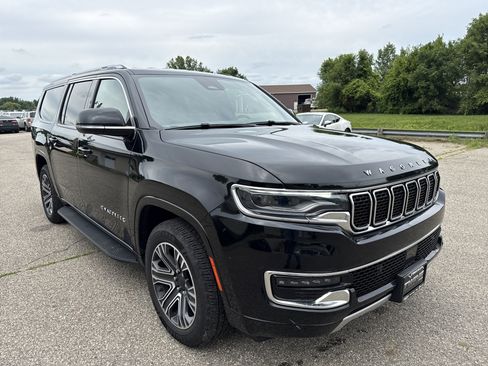 Used 2024 Jeep Wagoneer L Series II w/ Flexible Seating Group AWD/4WD image 1