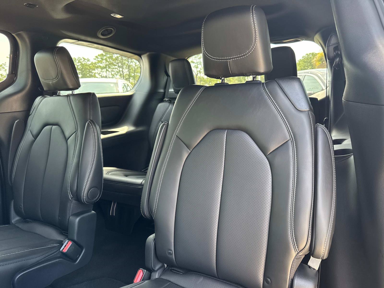 New 2025 Chrysler Pacifica Select FWD image 12