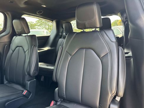 New 2025 Chrysler Pacifica Select FWD image 12
