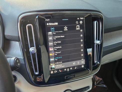 Used 2023 Volvo XC40 B5 Plus image 21