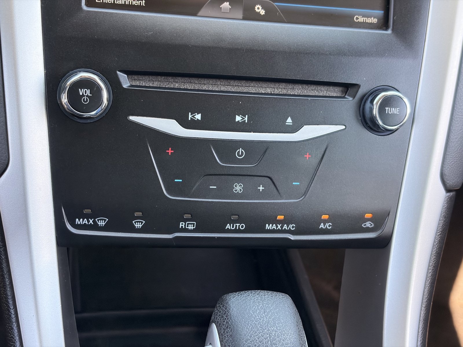 Used 2014 Ford Fusion SE FWD image 23
