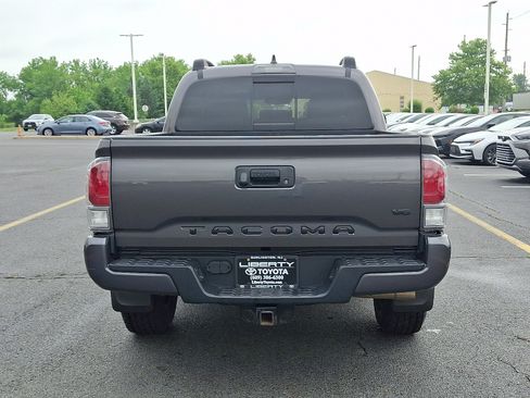 Used 2021 Toyota Tacoma TRD Sport AWD/4WD image 5