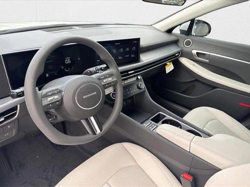 New 2025 Hyundai Sonata SE image 3