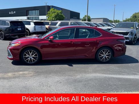 Used 2022 Toyota Camry XLE FWD image 6