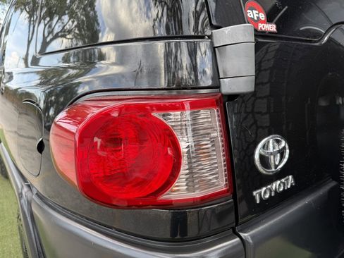 Used 2007 Toyota FJ Cruiser 4WD image 12