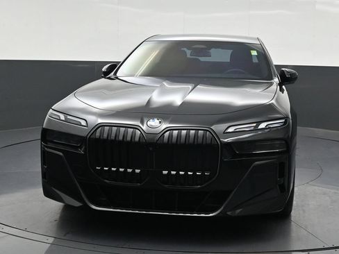 Used 2025 BMW 740i xDrive AWD/4WD image 9