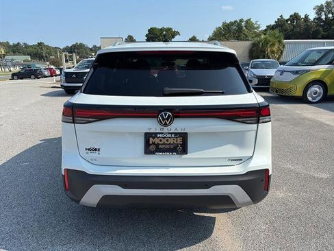 New 2025 Volkswagen Tiguan SE image 5