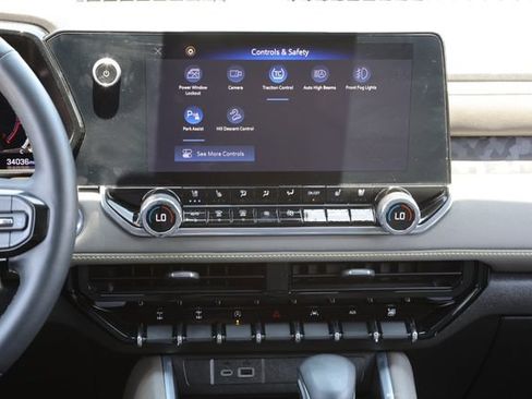 Used 2023 Chevrolet Colorado ZR2 w/ ZR2 Convenience Package III AWD/4WD image 17