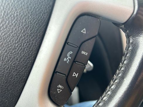 Used 2011 Chevrolet Traverse LT w/ Personal Connectivity Package image 21