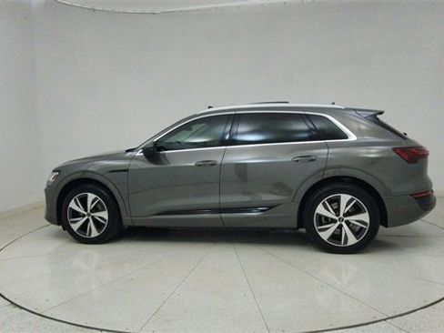 Used 2024 Audi Q8 e-tron Premium image 68