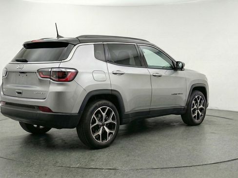 Used 2025 Jeep Compass Limited image 9