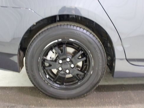 Used 2015 Toyota Prius Two image 20