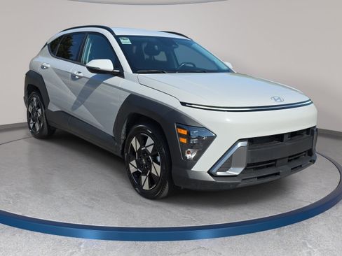 Used 2025 Hyundai Kona SEL FWD image 3