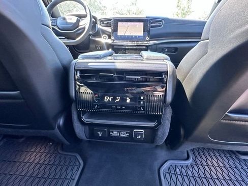 Used 2024 Jeep Wagoneer 4WD w/ Premium Group I image 33