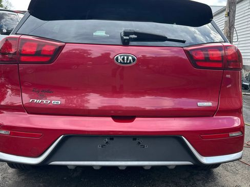 Used 2017 Kia Niro FE FWD image 12