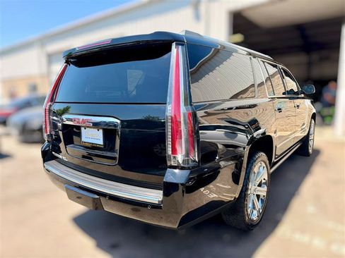 Used 2017 GMC Yukon XL Denali w/ Open Road Package AWD/4WD image 4